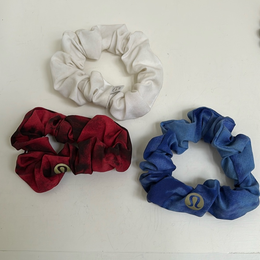Lululemon hair scrunchies set of 3